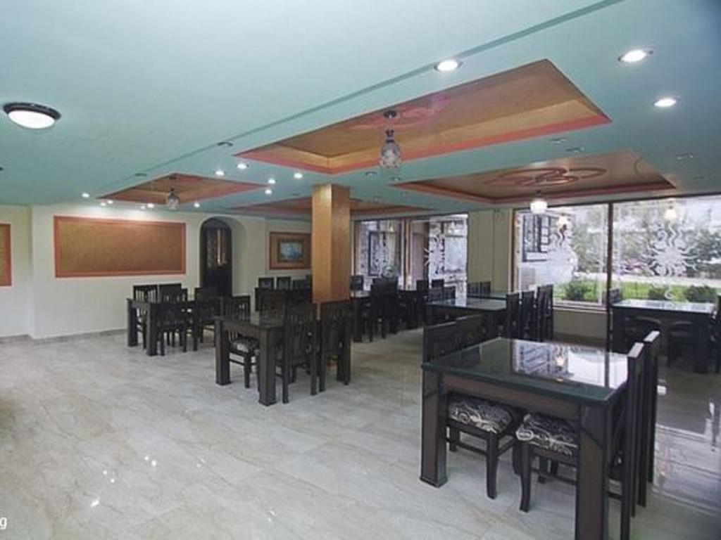 The Grand Welcome Hotel Manāli Екстериор снимка